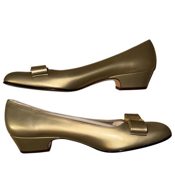 Vintage Salvatore Ferragamo Gold‎ Leather sz 8 Narrow Vara Bow Kitten Heel Pumps - Picture 5 of 8